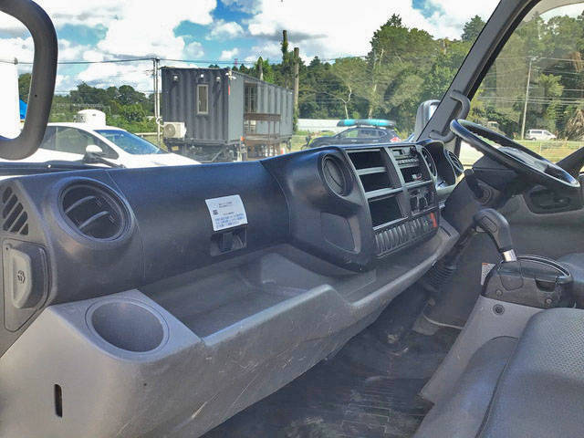 日野デュトロ平ボディ小型（2t・3t）[写真24]