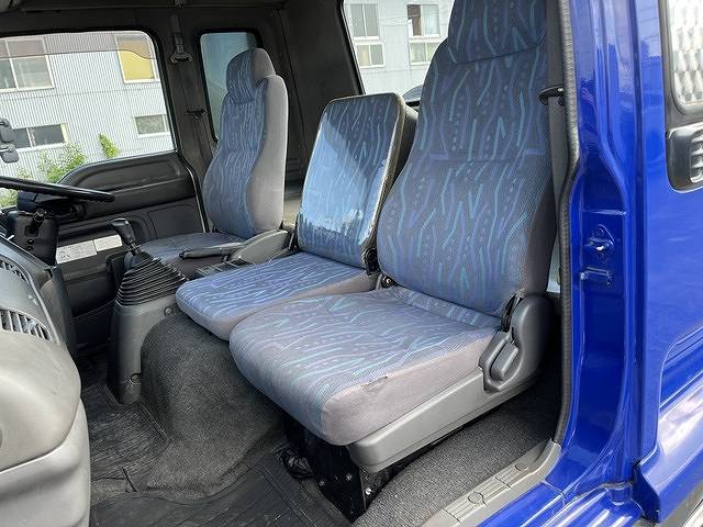 いすゞフォワードコンテナ専用車中型（4t）[写真15]