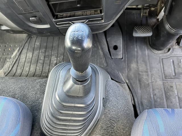 いすゞフォワードコンテナ専用車中型（4t）[写真23]