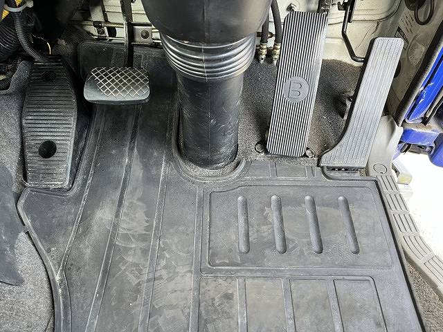 いすゞフォワードコンテナ専用車中型（4t）[写真24]