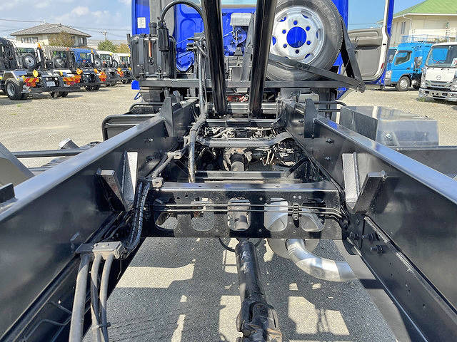 いすゞフォワードコンテナ専用車中型（4t）[写真09]