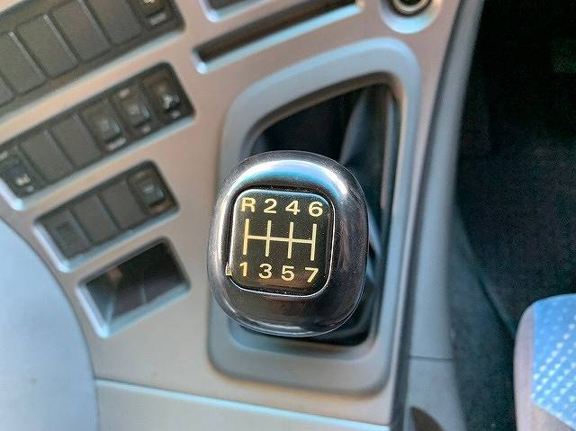 UDトラックスクオンタンク車（タンクローリー）大型（10t）[写真16]