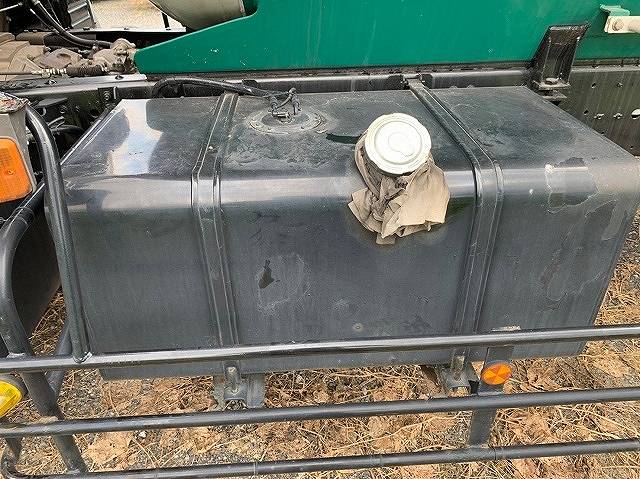 UDトラックスクオンタンク車（タンクローリー）大型（10t）[写真17]