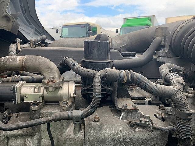 UDトラックスクオンタンク車（タンクローリー）大型（10t）[写真20]