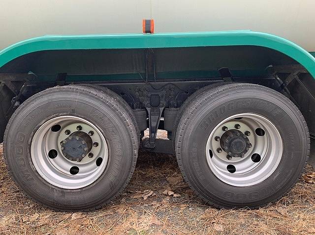 UDトラックスクオンタンク車（タンクローリー）大型（10t）[写真27]