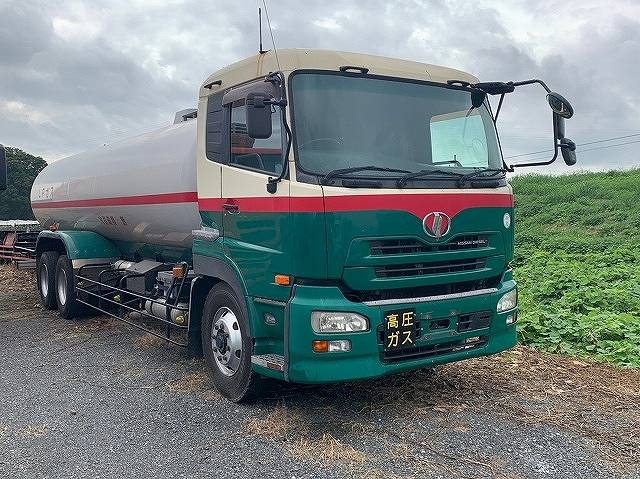 UDトラックスクオンタンク車（タンクローリー）大型（10t）[写真03]
