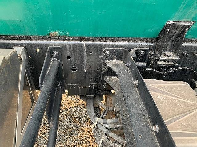 UDトラックスクオンタンク車（タンクローリー）大型（10t）[写真07]