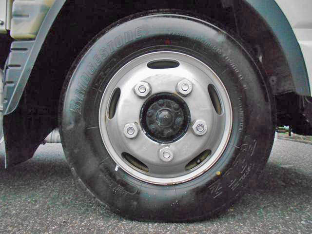 三菱ふそうキャンター平ボディ小型（2t・3t）[写真19]