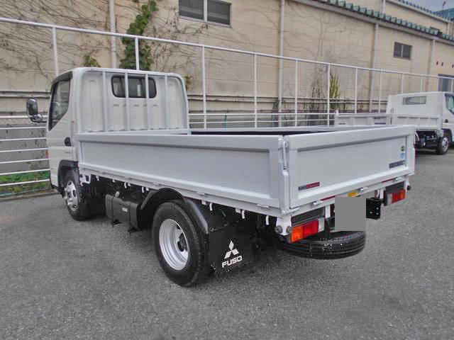 三菱ふそうキャンター平ボディ小型（2t・3t）[写真02]