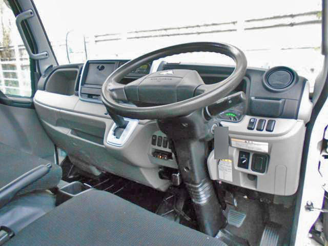 三菱ふそうキャンター平ボディ小型（2t・3t）[写真22]