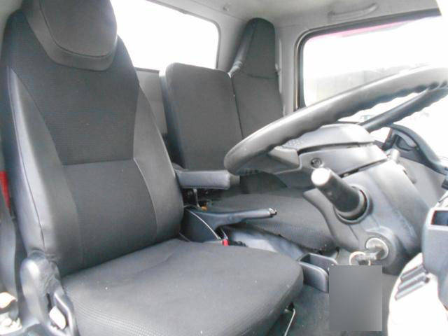 三菱ふそうキャンター平ボディ小型（2t・3t）[写真24]