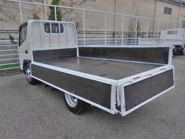 三菱ふそうキャンター平ボディ小型（2t・3t）[写真03]