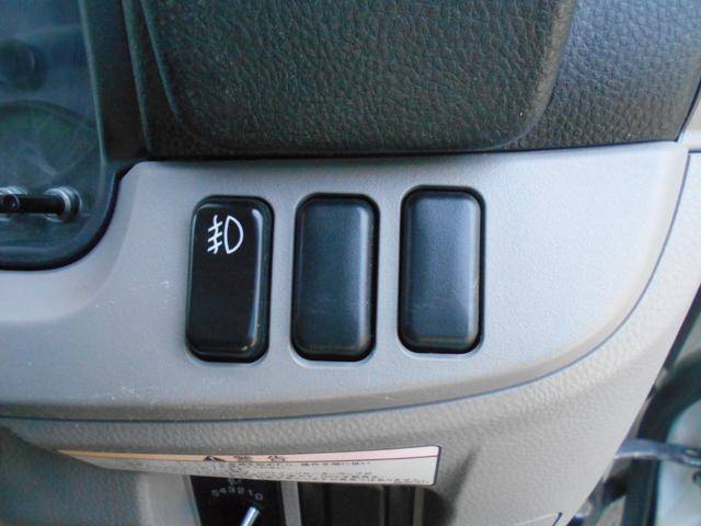 三菱ふそうキャンター平ボディ小型（2t・3t）[写真32]