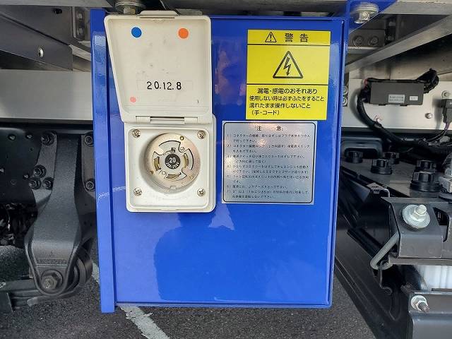 三菱ふそうファイター冷凍車（冷蔵車）中型（4t）[写真09]