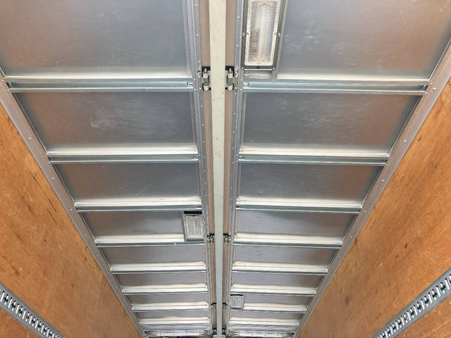 三菱ふそうファイターアルミウイング中型（4t）[写真12]