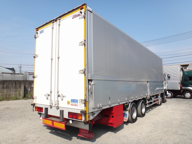 いすゞギガアルミウイング大型（10t）[写真02]