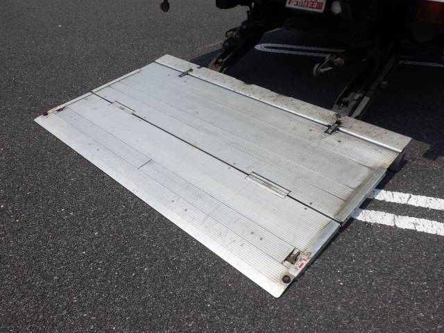 三菱ふそうファイターアルミウイング中型（4t）[写真02]