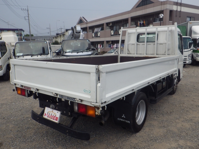 三菱ふそうキャンター平ボディ小型（2t・3t）[写真02]