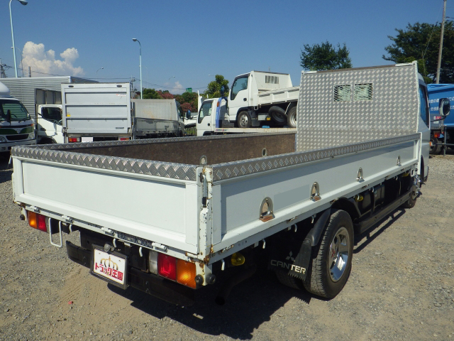 三菱ふそうキャンター平ボディ小型（2t・3t）[写真02]