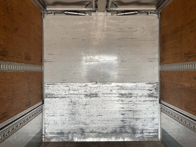 いすゞギガアルミウイング大型（10t）[写真11]