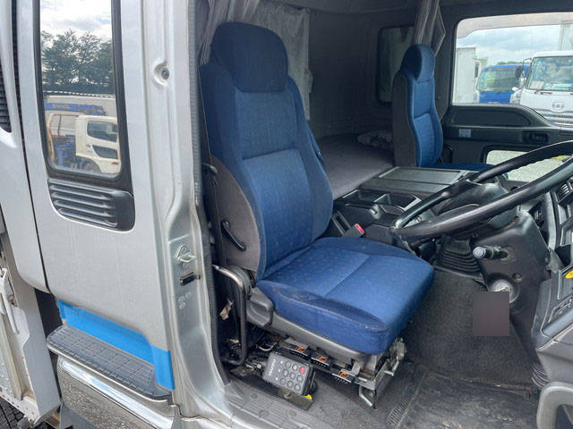 いすゞギガアルミウイング大型（10t）[写真29]