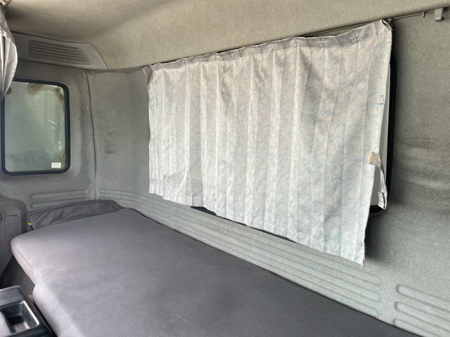 いすゞギガアルミウイング大型（10t）[写真32]