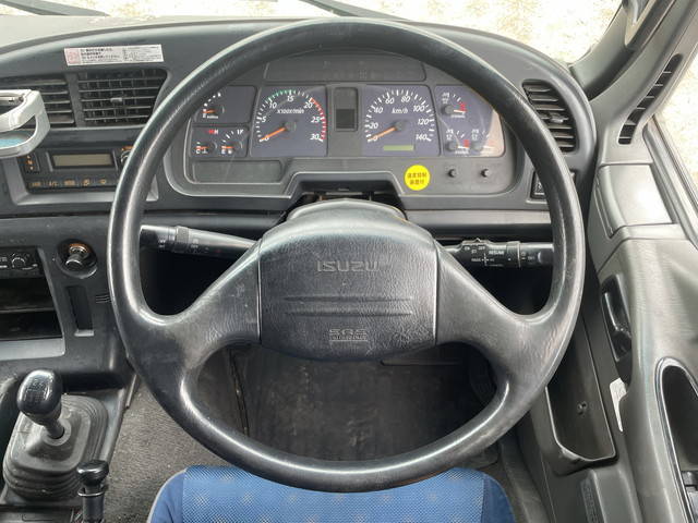 いすゞギガアルミウイング大型（10t）[写真34]