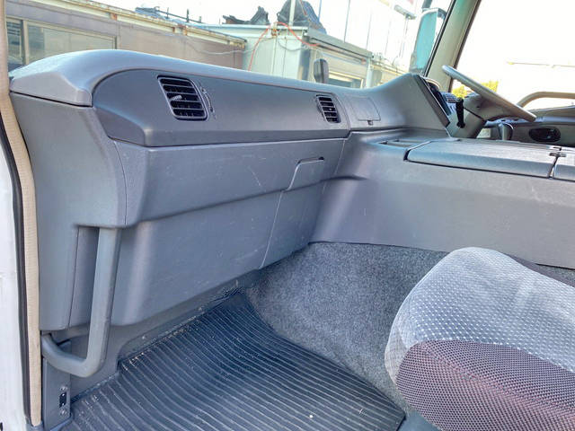 三菱ふそうスーパーグレートアルミウイング大型（10t）[写真29]