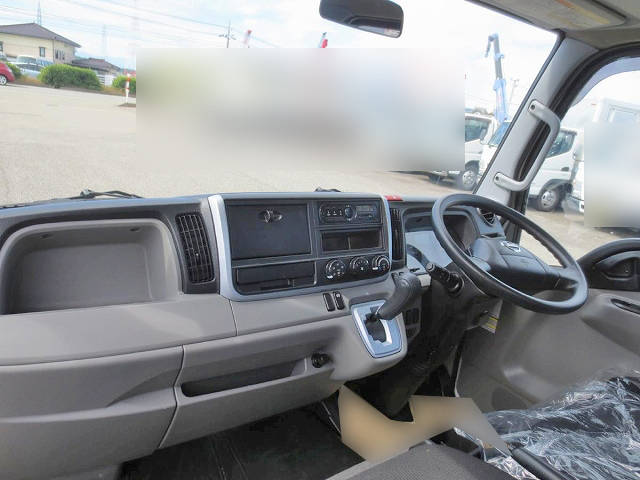 日産アトラス平ボディ小型（2t・3t）[写真09]