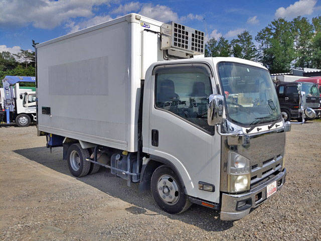いすゞエルフ冷凍車（冷蔵車）小型（2t・3t）[写真03]