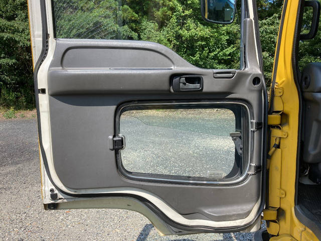 いすゞフォワードアルミウイング中型（4t）[写真28]
