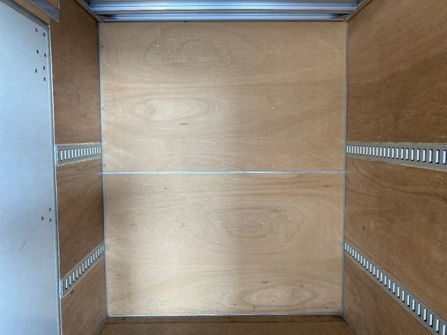 いすゞエルフアルミバン小型（2t・3t）[写真13]