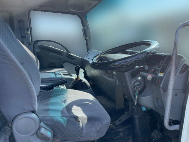 いすゞフォワードアルミウイング中型（4t）[写真20]