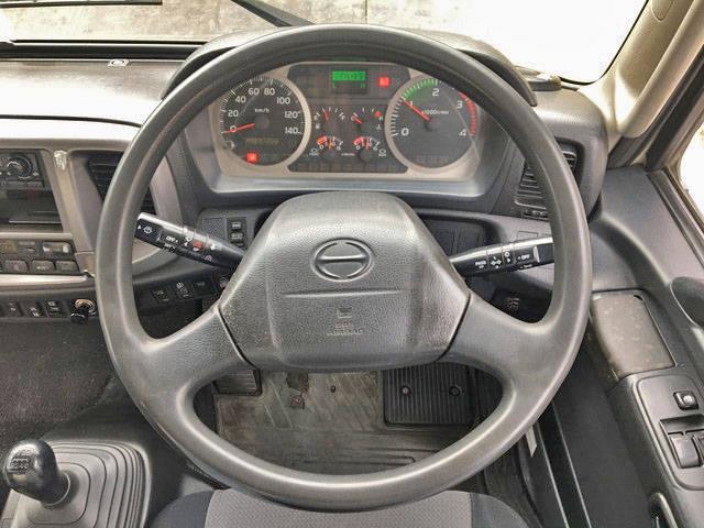 日野レンジャー冷凍車（冷蔵車）中型（4t）[写真32]