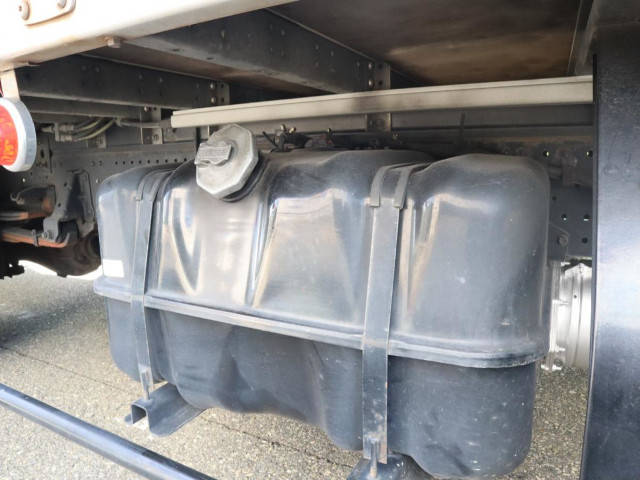 いすゞエルフアルミウイング小型（2t・3t）[写真40]