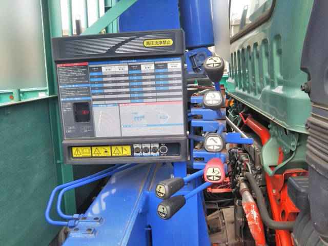 いすゞフォワードクレーン4段増トン（6t・8t）[写真14]