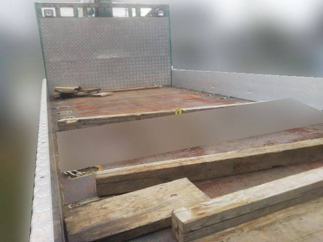 いすゞフォワードクレーン4段増トン（6t・8t）[写真06]