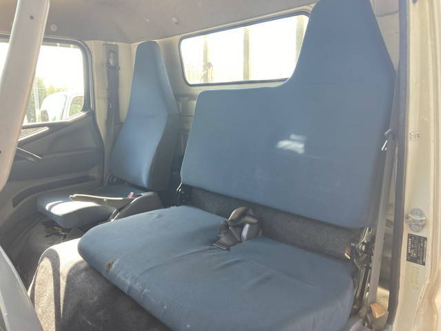 三菱ふそうキャンター平ボディ小型（2t・3t）[写真23]