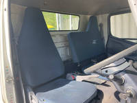 三菱ふそうキャンター平ボディ小型（2t・3t）[写真24]