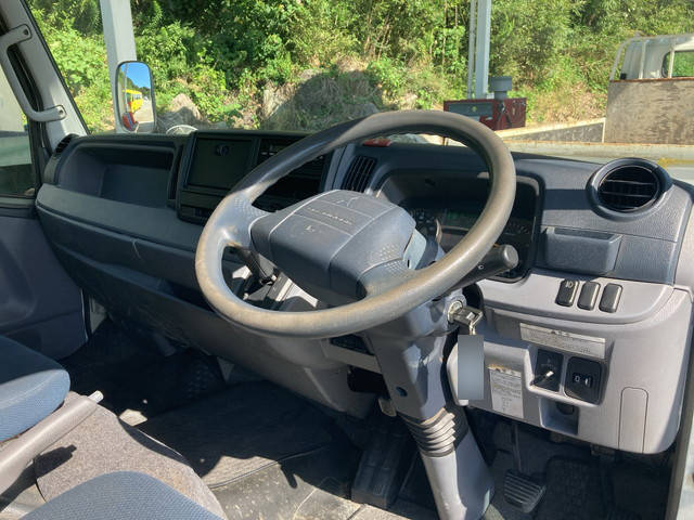 三菱ふそうキャンター平ボディ小型（2t・3t）[写真26]