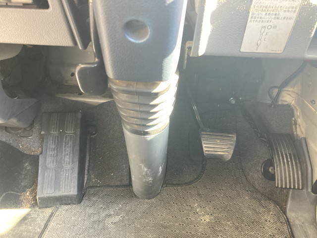 三菱ふそうキャンター平ボディ小型（2t・3t）[写真34]