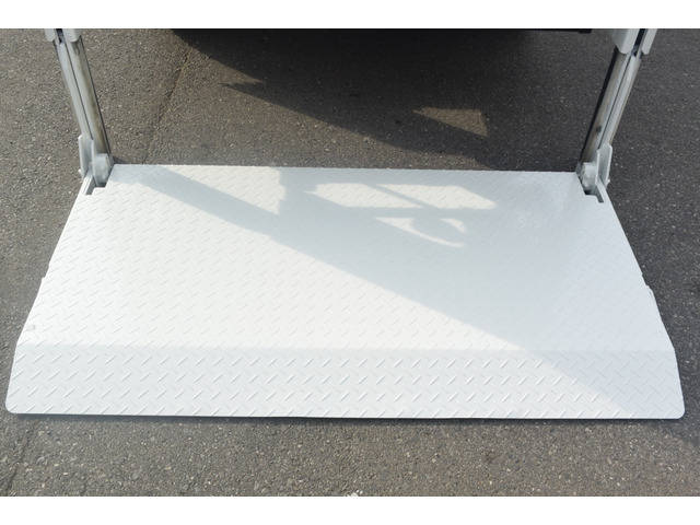 いすゞエルフ平ボディ小型（2t・3t）[写真17]