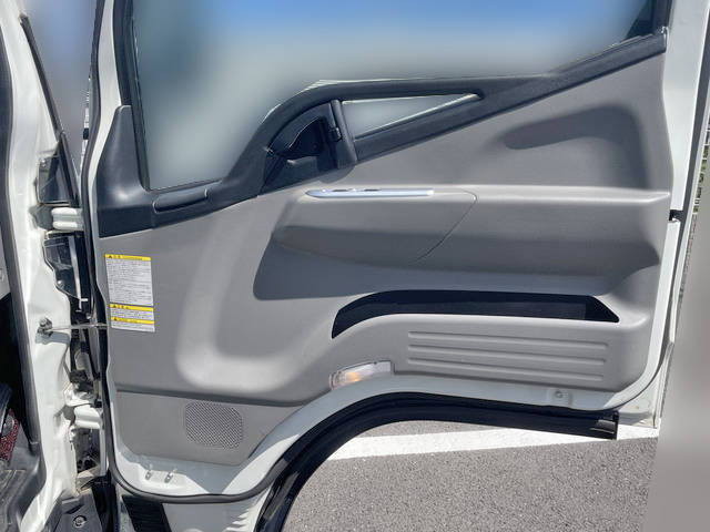 三菱ふそうキャンターアルミバン小型（2t・3t）[写真28]