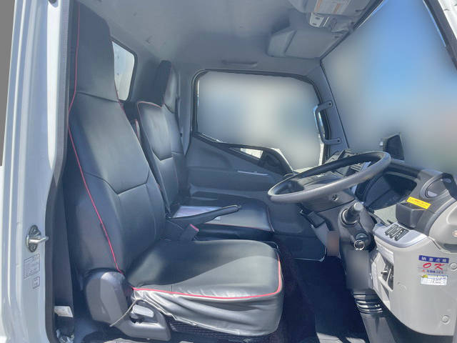 三菱ふそうキャンターアルミバン小型（2t・3t）[写真31]