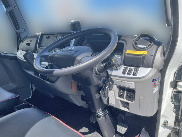 三菱ふそうキャンターアルミバン小型（2t・3t）[写真32]