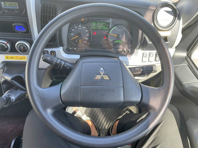 三菱ふそうキャンターアルミバン小型（2t・3t）[写真34]