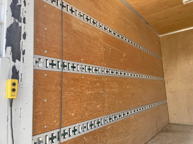 三菱ふそうキャンターアルミバン小型（2t・3t）[写真10]