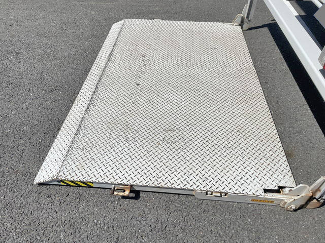 三菱ふそうキャンターアルミバン小型（2t・3t）[写真15]