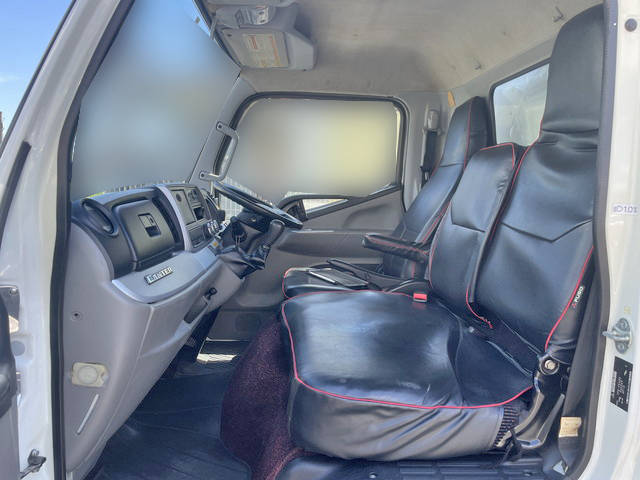 三菱ふそうキャンターアルミバン小型（2t・3t）[写真30]