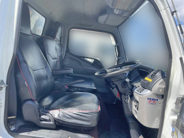 三菱ふそうキャンターアルミバン小型（2t・3t）[写真31]